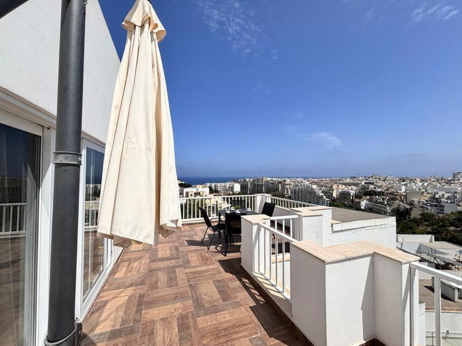 Elegant Penthouse In St Julians Stj411 Apartment Saint Julian's Exterior photo