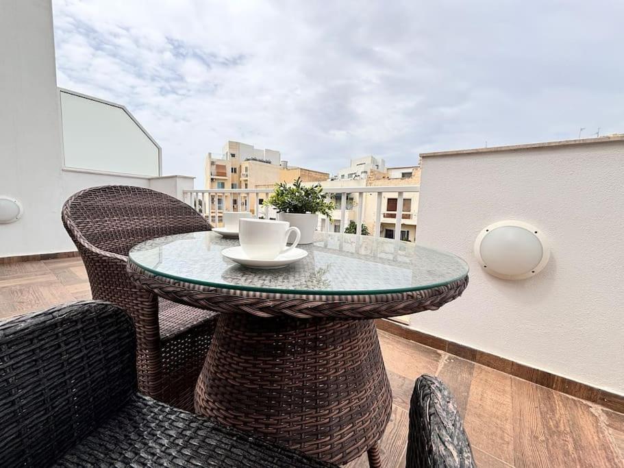 Elegant Penthouse In St Julians Stj411 Apartment Saint Julian's Exterior photo